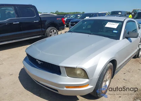 2007 Ford Mustang V6 Deluxe/V6 Premium z USA, uszkodzony, nr VIN 1ZVFT80NX75328788